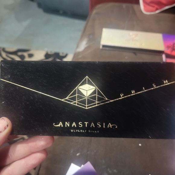 Tons of makeup - Picture 13 of 16